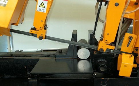 永定数控带锯床自动送料精度会出现偏差吗？