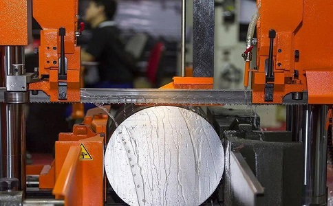 永定立式金属带锯床切削出现跑带故障解决方法！